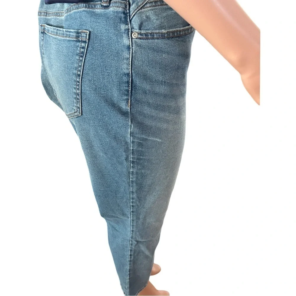 Sofia Jeans Adora Super Hi-Rise Curvy Girlfriend Jeans Light Wash Cropped